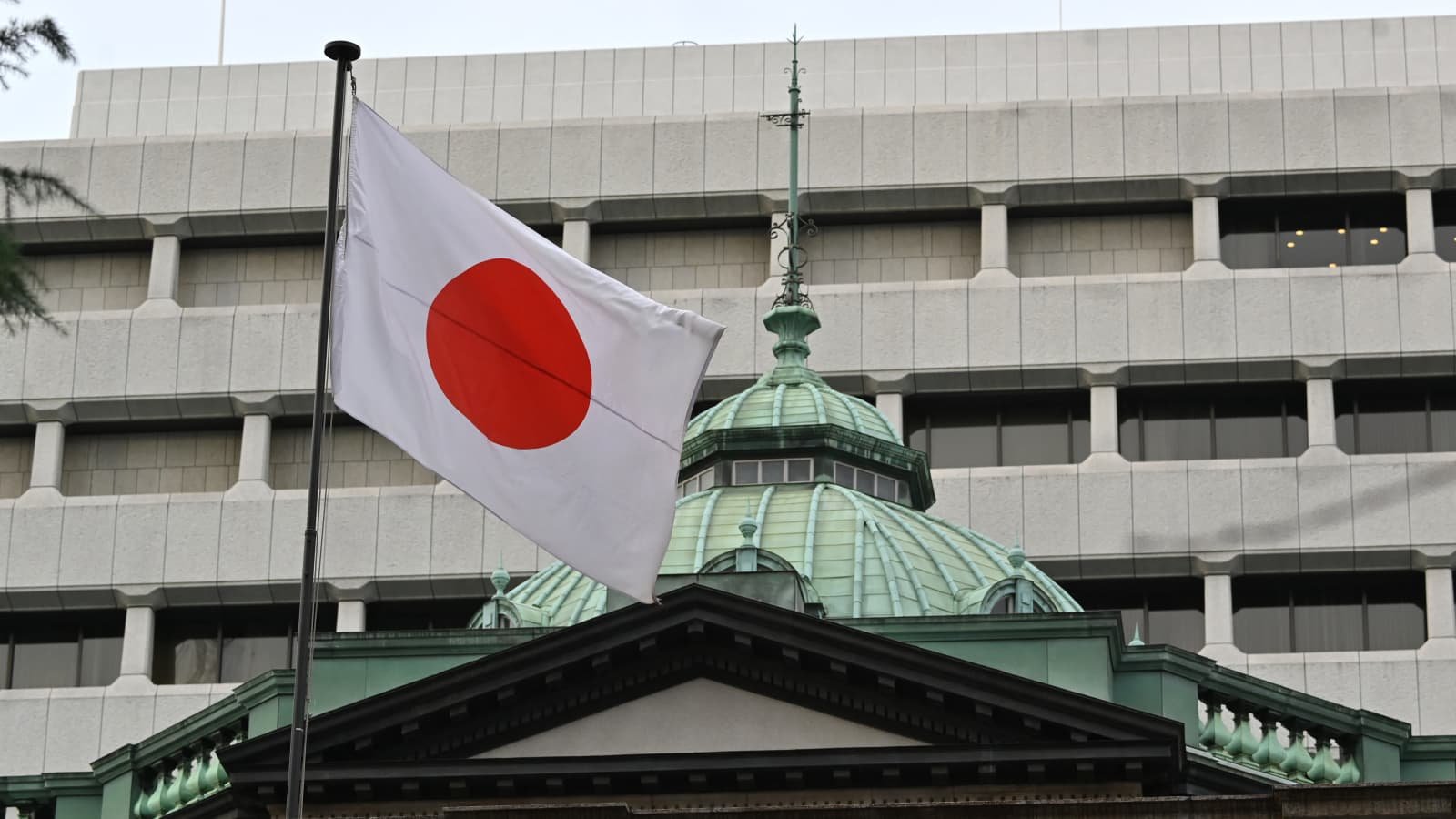 Bank of Japan Lifts Rates as Fed Inches Towards Cut